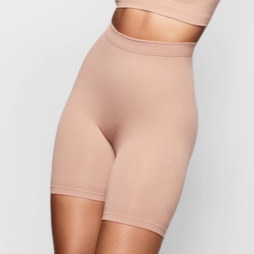 Skims Nwt short mid thigh with open gusset - Picture 3 of 8